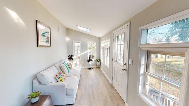 Building Photo - 1341 Franklin St NE