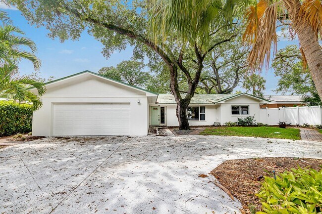 Primary Photo - 12831 Shore Dr