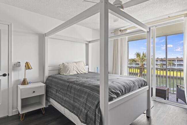 Building Photo - 100 Paradise Harbour Blvd