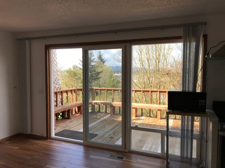 Studio: looking out - 1609 7th Ave SE