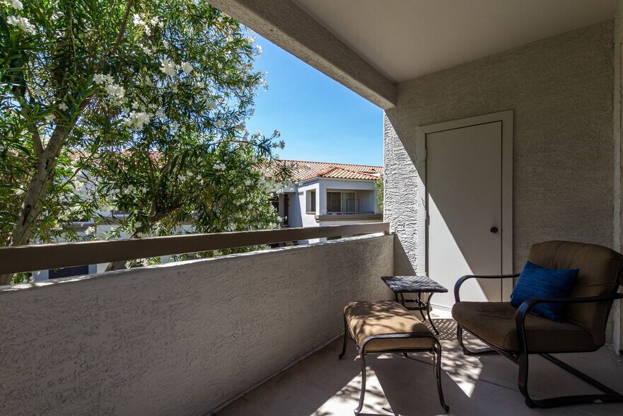 Building Photo - 11375 E Sahuaro Dr