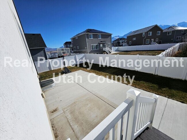 Building Photo - Large Home on Arrowhead Trail