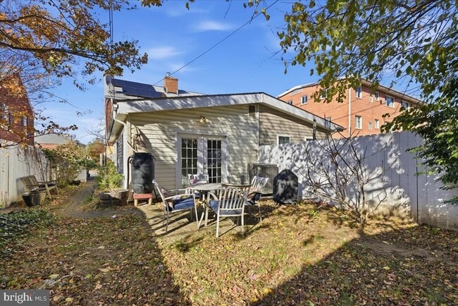 Building Photo - 403 S Veitch St