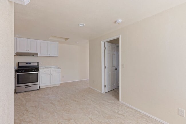 Building Photo - Awesome 1 Bedroom ADU Unit in Sylmar!