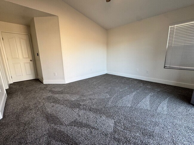 Building Photo - Gorgeous single story home!!