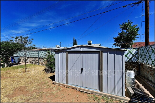 Building Photo - 5613 Creston Ave