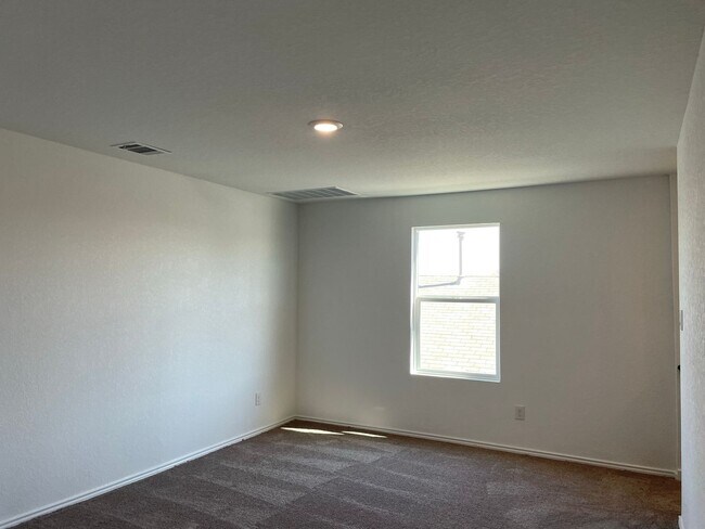 Building Photo - Spacious 4-Bedroom Home with Huge Backyard...