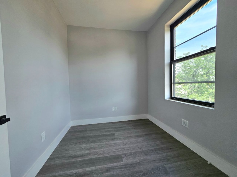 Building Photo - 226 Roseville Ave