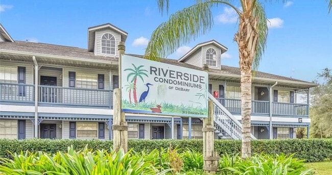 Waterfront Community Downstairs Condo - Waterfront Community  Downstairs Condo