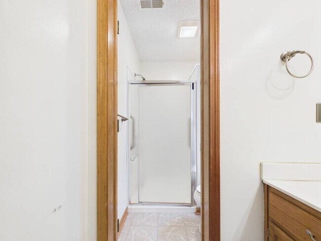 Building Photo - 1213 Fox Run Dr