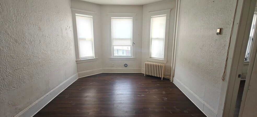 Building Photo - 241 Walnut St
