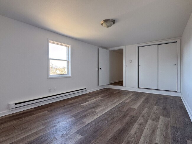 Building Photo - Chatham