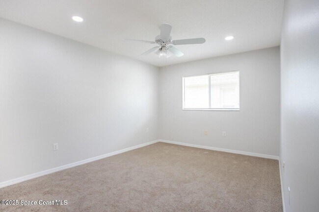 Building Photo - 621 Misty Creek Dr