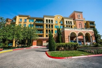 Building Photo - 30 Strada Di Villaggio