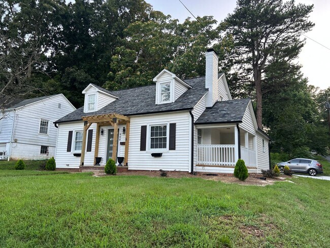 Building Photo - Available Now to View! Ardmore WS, 4 Bedro...