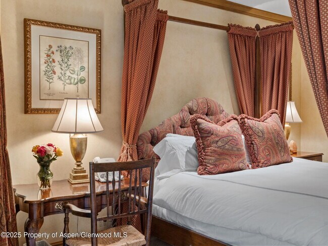 Building Photo - 715 Willoughby Way