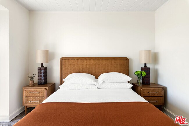 Building Photo - 2251 Sunset Heights Dr