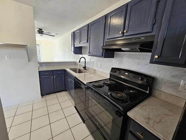 Building Photo - 7700 Porcher Dr