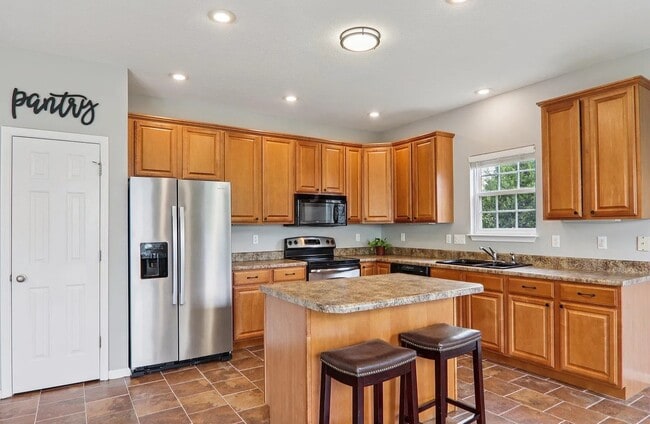 Building Photo - 5 Milo Ct