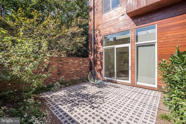 Building Photo - 446 Ridge St NW