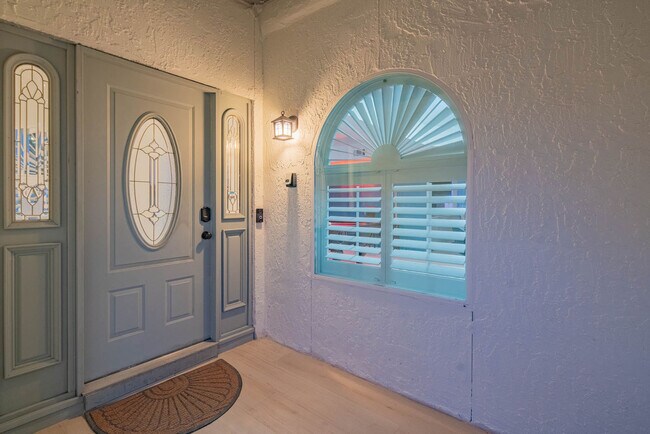 Building Photo - 6411 E Thunderbird Rd