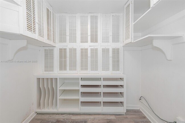 Building Photo - 5255 Collins Ave