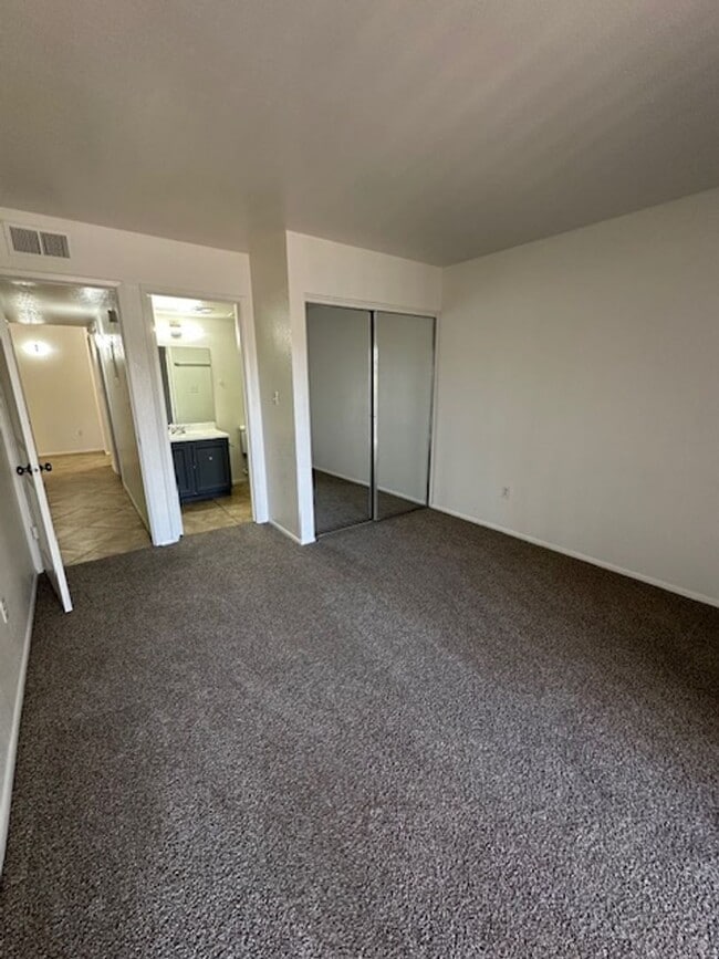 Building Photo - 2 Bd 2 Ba private condo -w/d- Old Town Sco...