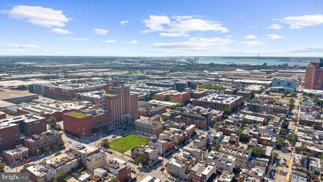 Building Photo - 1005 Baylis St