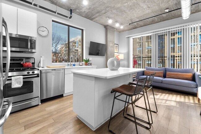 Building Photo - 2 Bed 2 Bath - Mount Vernon Condo - Garage Parking Space Included