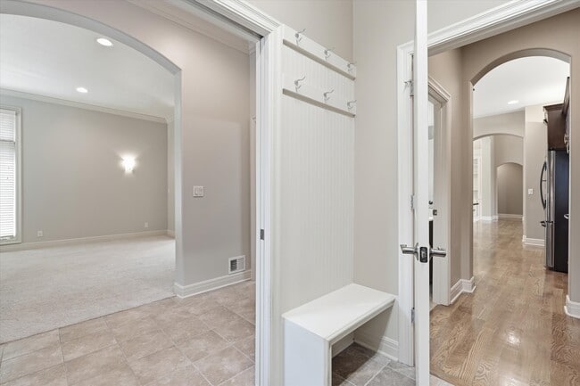 Building Photo - 9638 Zarda Dr