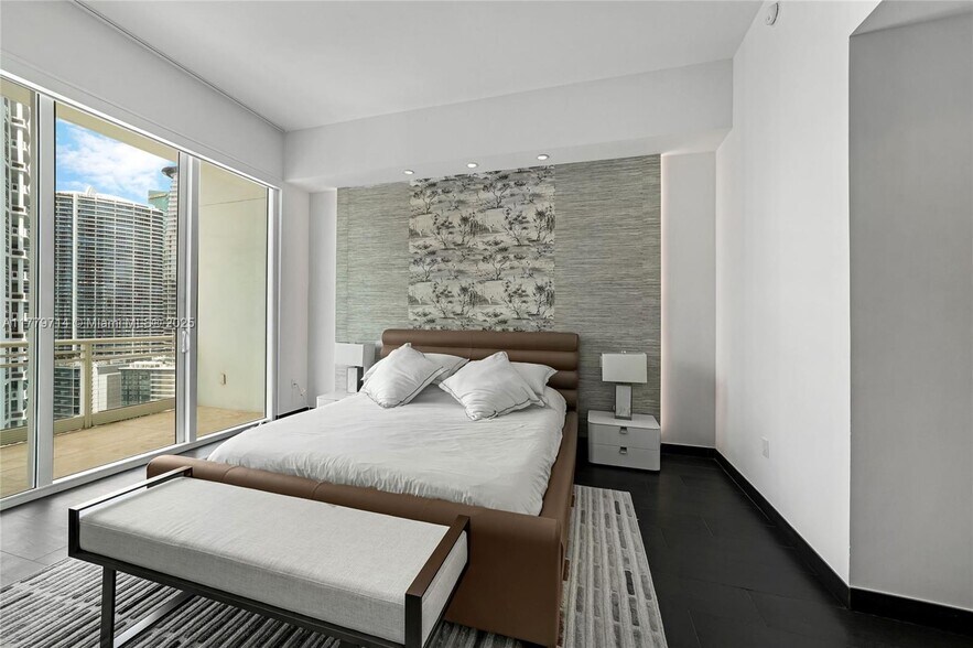Building Photo - 900 Brickell Key Blvd