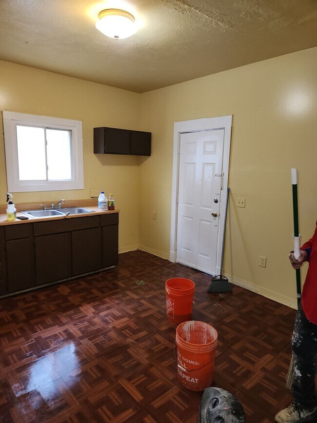 Building Photo - 11 Renwood St