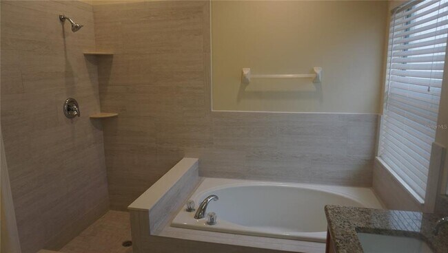 Building Photo - 739 Straw Lake Dr