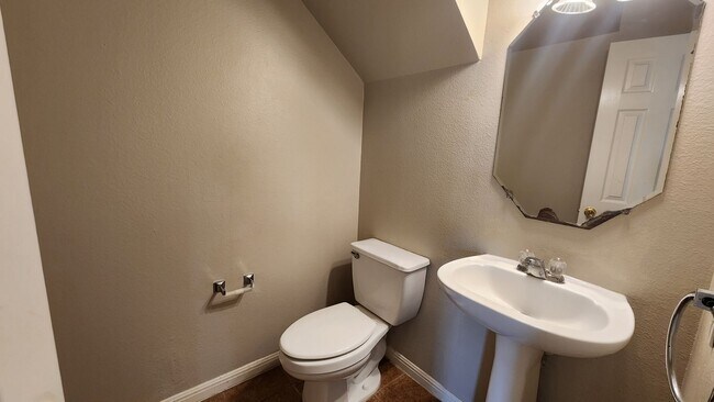 Building Photo - Located In the heart of Stone Oak