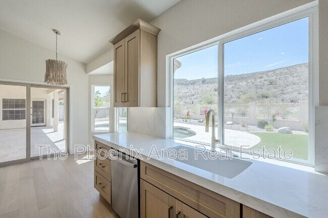 Building Photo - 1531 E Silverwood Dr