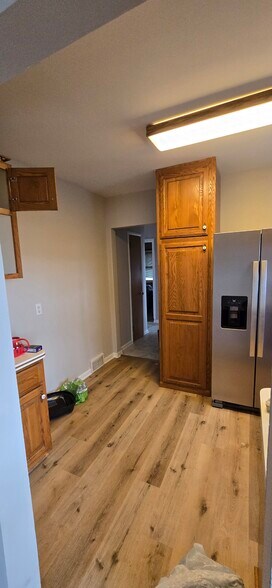 Building Photo - 2027 Glenbrook Dr