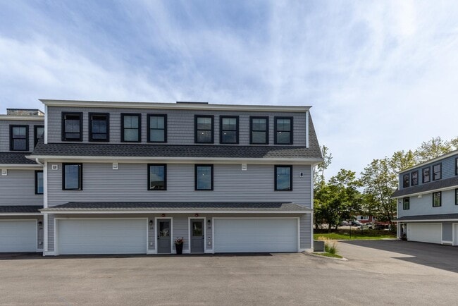 Building Photo - 28 Little Bay Dr