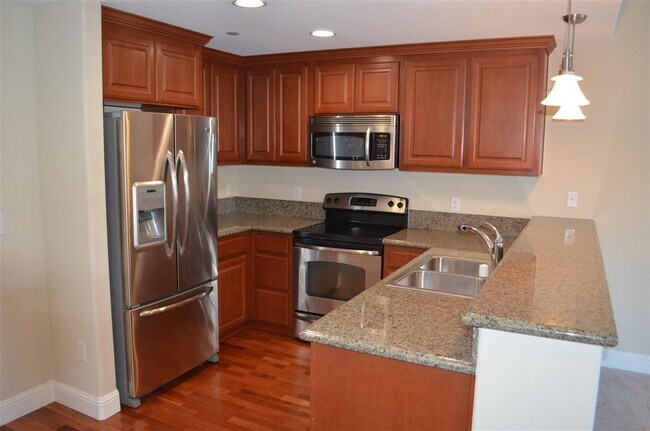 Building Photo - Ultra High End Apartment