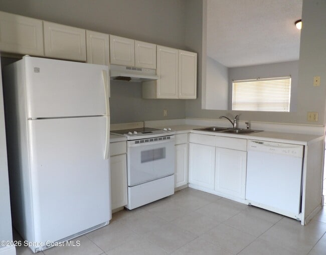 Building Photo - 1006 Locust Ave NW