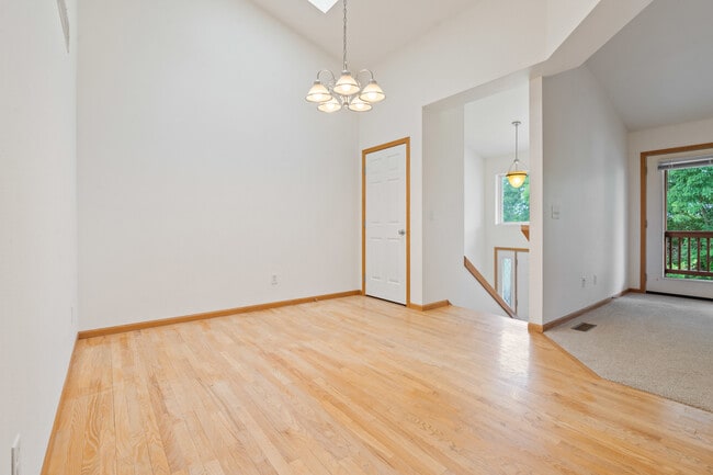 Building Photo - 21 Redtail Bend