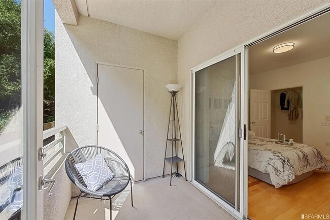 Building Photo - 260 Caldecott Ln