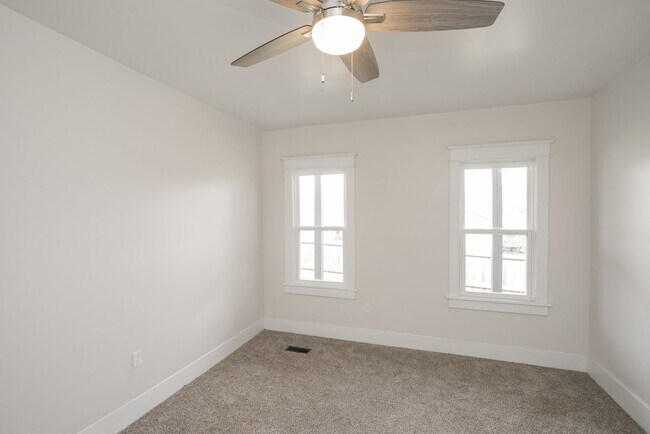 Building Photo - 301 Lutie St