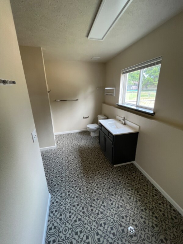 Building Photo - 7067 Heritage St