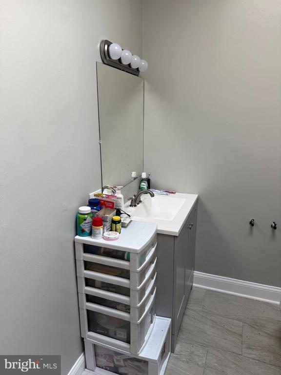 Building Photo - 2921 Baker St