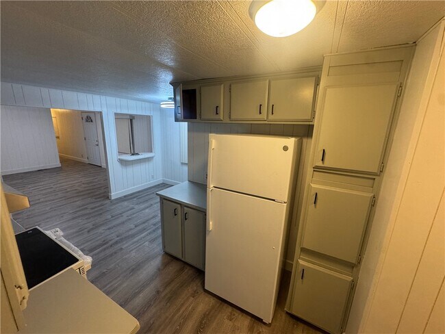 Building Photo - 546 Roadrunner Dr