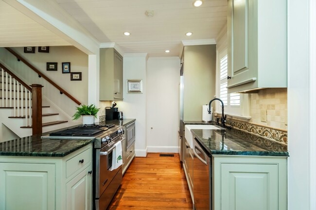 Building Photo - 84 1/3B King Street, Unit B