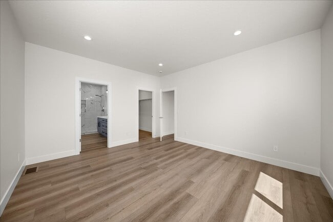 Building Photo - $3,600 - 4 Bed / 3 Bath Gorgeous Brand New...