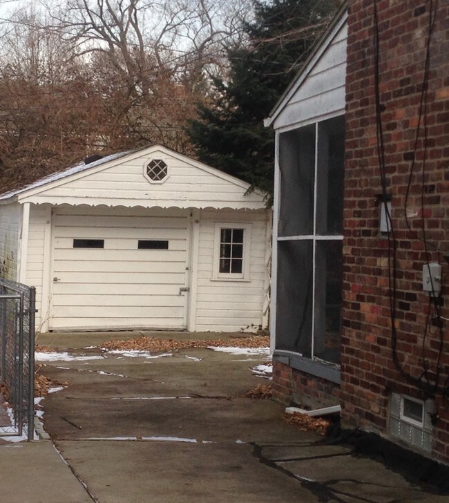 Building Photo - 272 Alter Rd