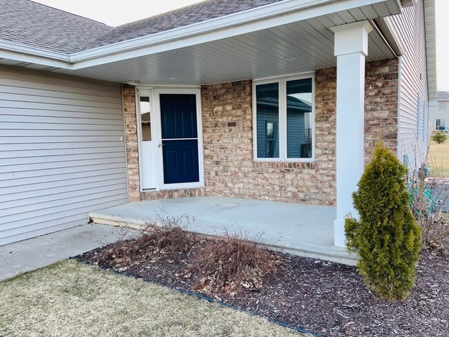 Front Door - N1125 Craftsmen Ct