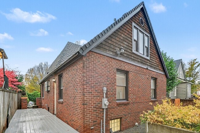 Building Photo - 9222 35th Ave SW